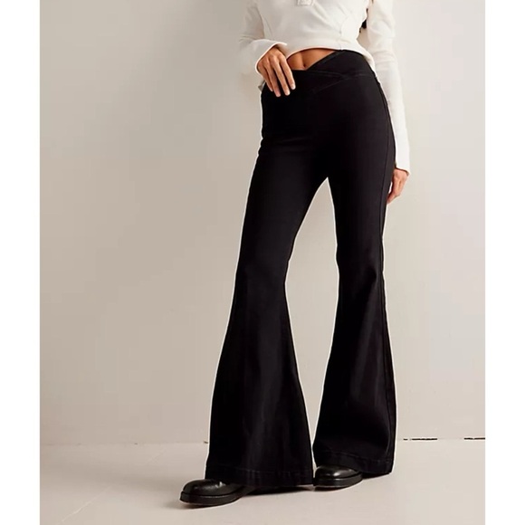 NWT Free People Venice Beach Flare Jeans We The Free Black - Picture 10 of 12
